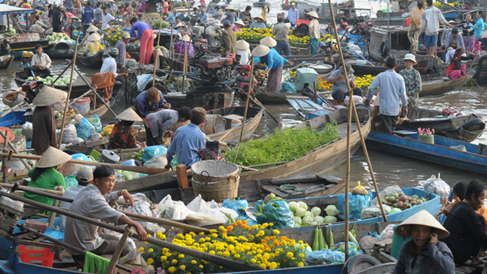 Miền Tây có bao nhiêu chợ nổi? Chợ nổi Phong Điền Cần Thơ là một trong các chợ nổi lớn nhất miền Tây - Vietflavour
