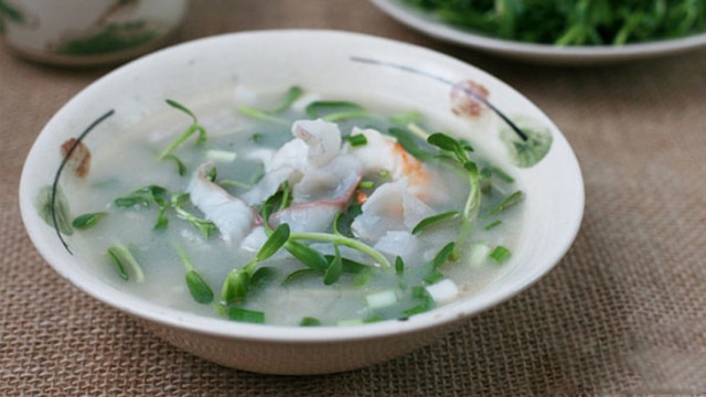 Cháo cá lóc rau đắng là món ăn dân dã rất đỗi thân thương của người miền Tây Nam Bộ - VietFlavour.Com